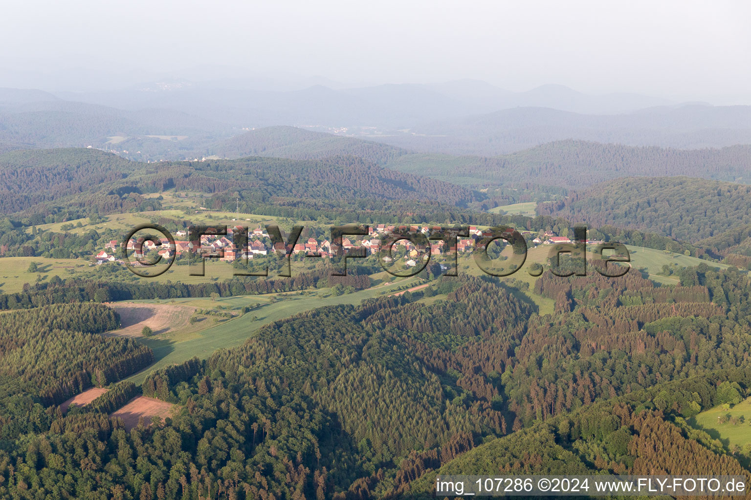 Vue aérienne de Puberg dans le département Bas Rhin, France