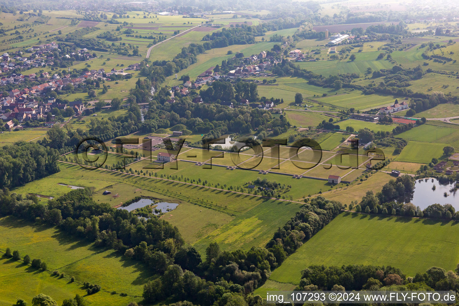 Vue aérienne de Parc culturel européen Bliesbruck-Reinheim à le quartier Reinheim in Gersheim dans le département Sarre, Allemagne