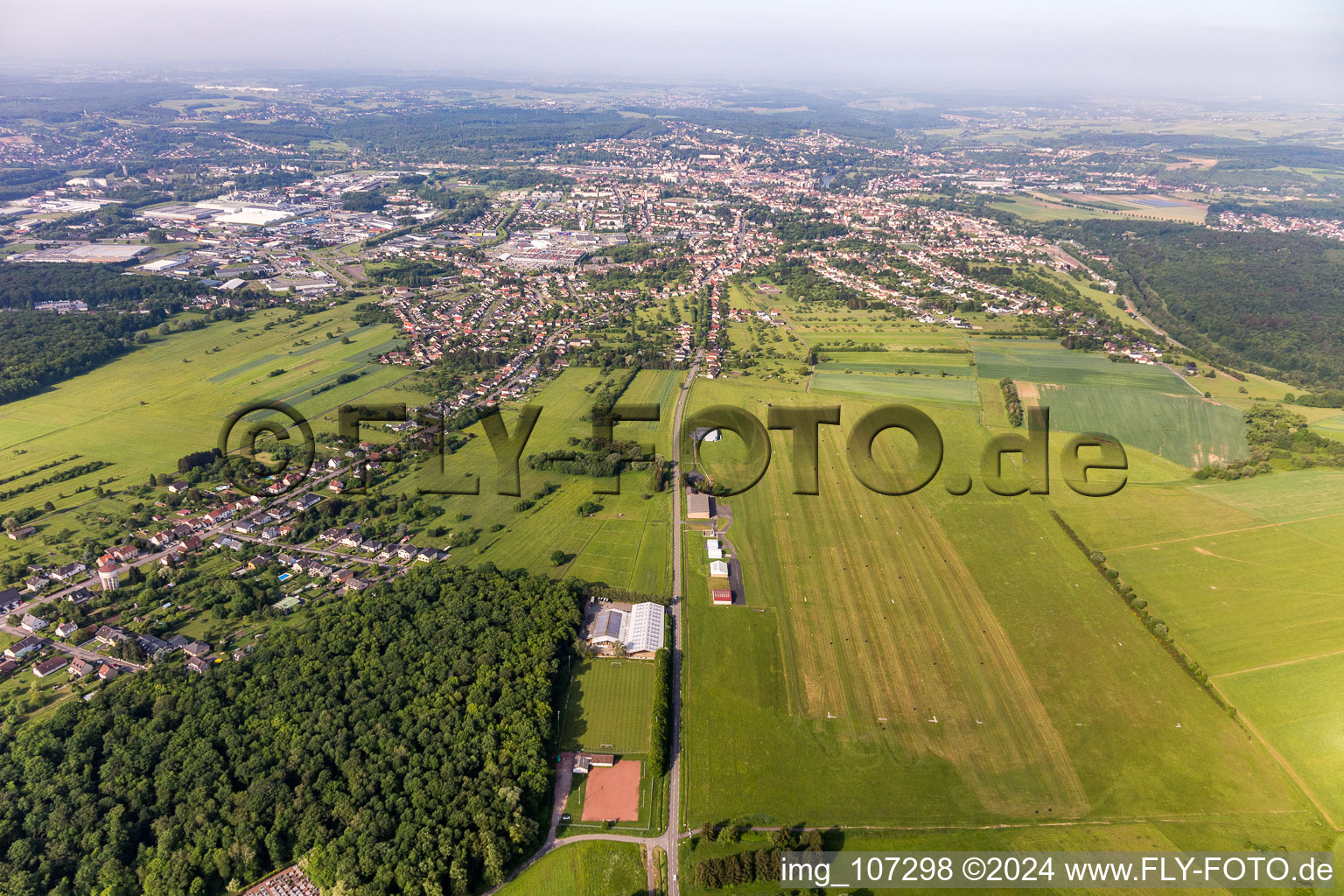 Photographie aérienne de Sarreguemines - Neunkirch, aérodrome à Frauenberg dans le département Moselle, France