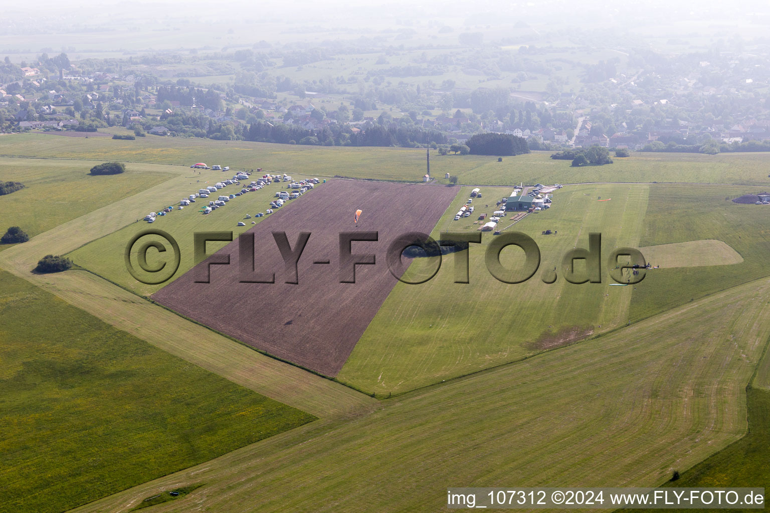 Vue aérienne de Rohrbach-les-Bitche, aérodrome à Rohrbach-lès-Bitche dans le département Moselle, France