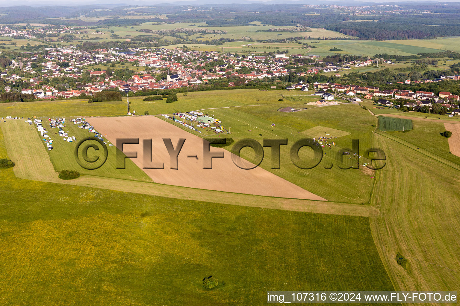 Photographie aérienne de Rohrbach-les-Bitche, aérodrome à Rohrbach-lès-Bitche dans le département Moselle, France