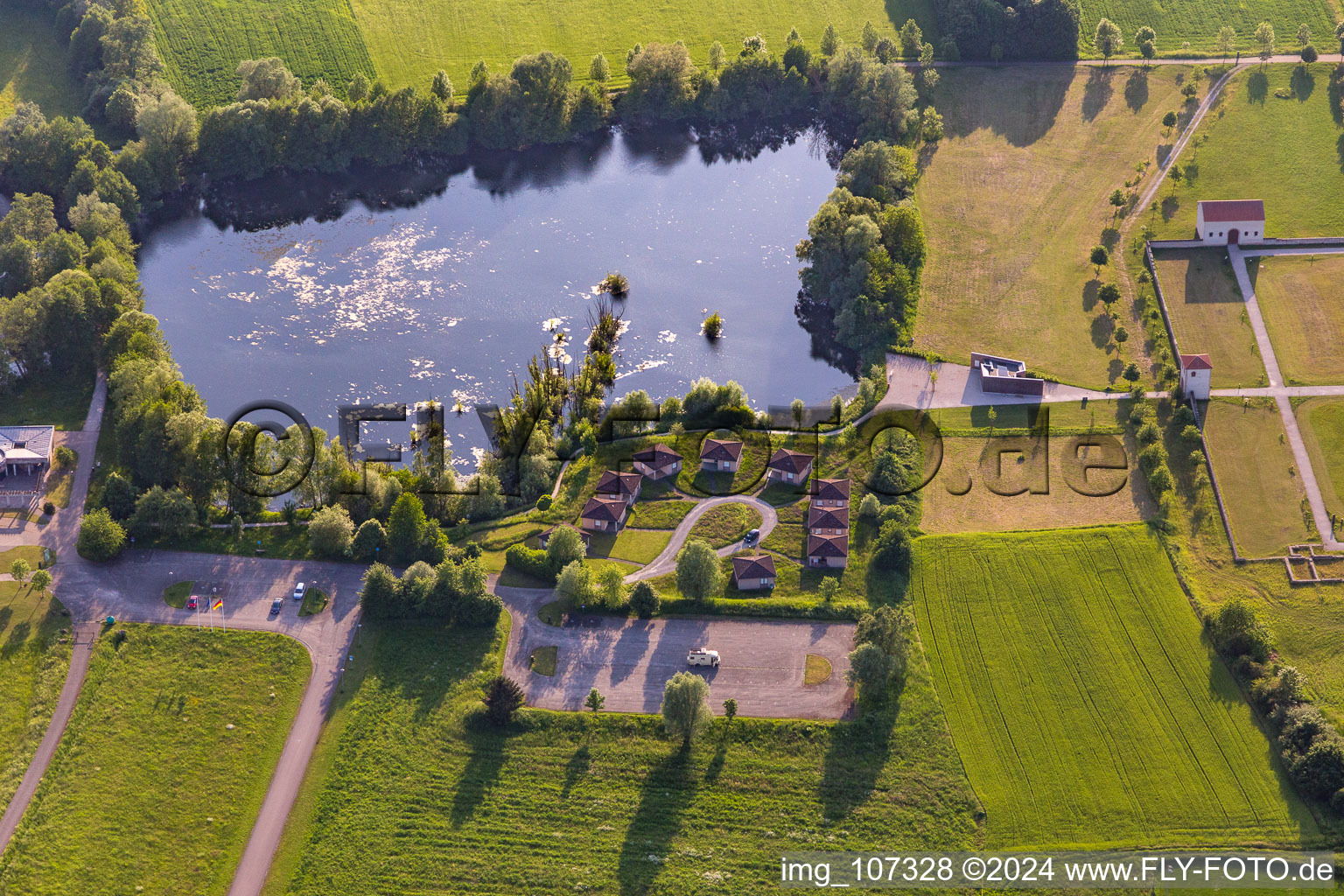 Vue aérienne de Vestiges Romains / Fouilles romaines à le quartier Reinheim in Gersheim dans le département Sarre, Allemagne