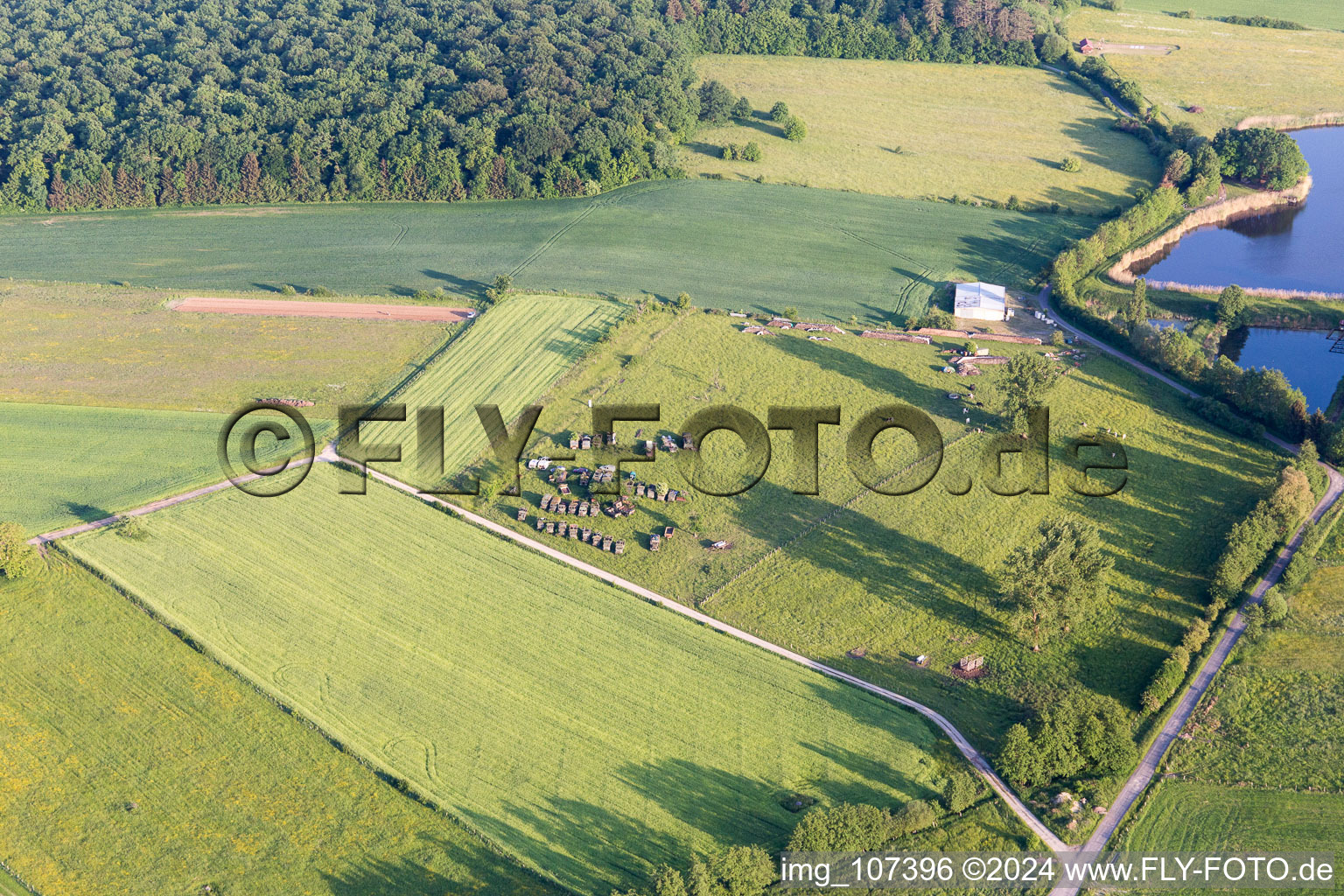 Vue aérienne de Véhicules militaires à Vibersviller dans le département Moselle, France