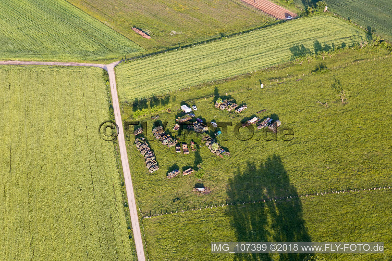 Photographie aérienne de Véhicules militaires à Vibersviller dans le département Moselle, France