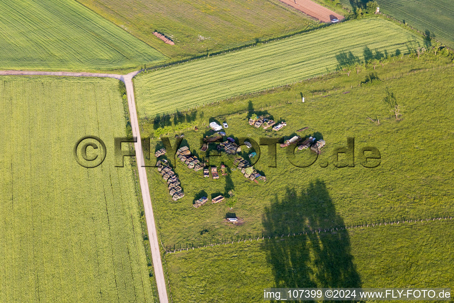 Photographie aérienne de Véhicules militaires à Vibersviller dans le département Moselle, France