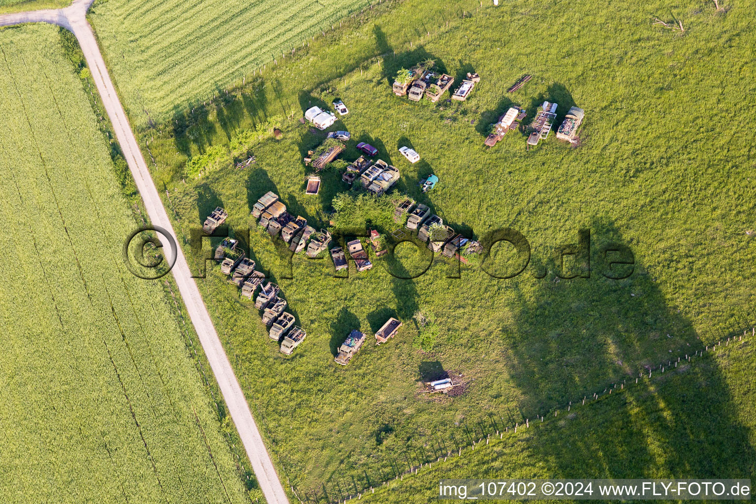 Vue oblique de Véhicules militaires à Vibersviller dans le département Moselle, France