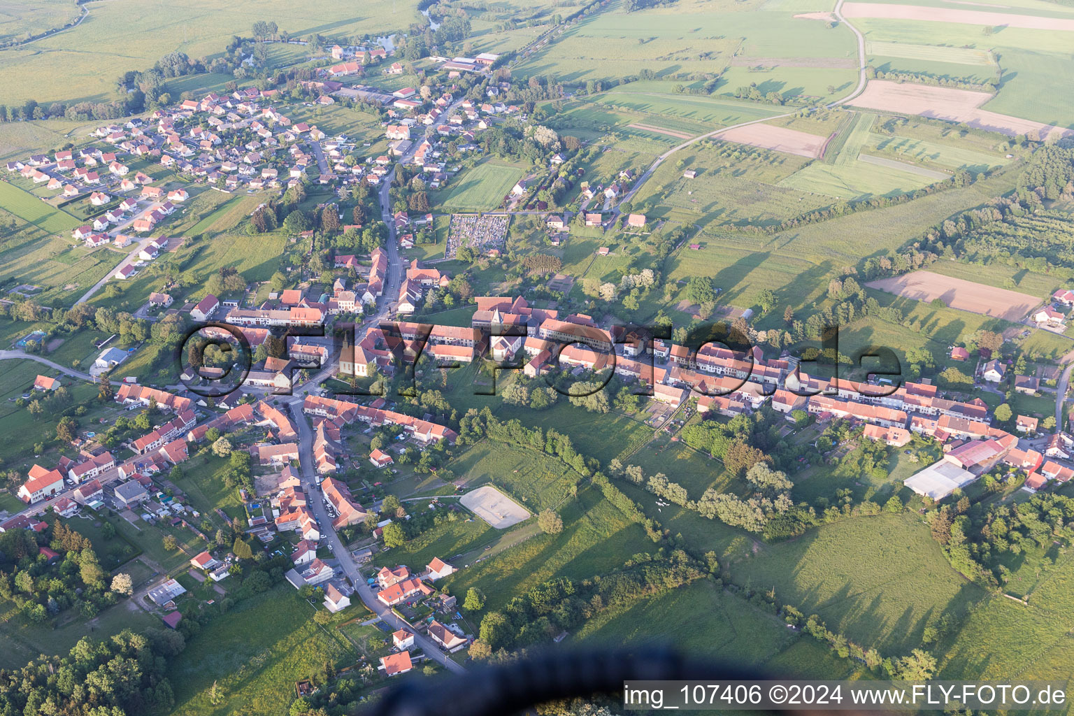 Vue aérienne de Sarrewerden dans le département Bas Rhin, France