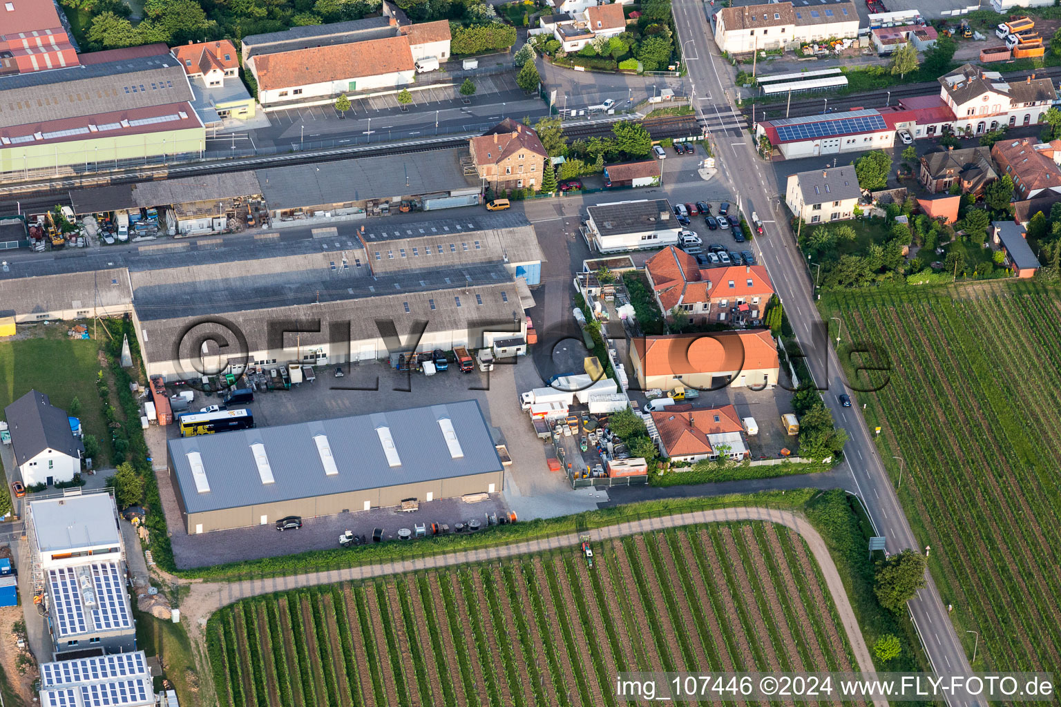 Vue oblique de Maikammer dans le département Rhénanie-Palatinat, Allemagne