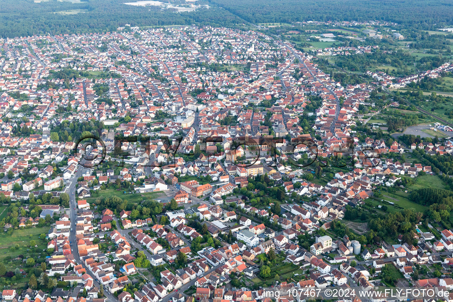 Vue oblique de Schifferstadt dans le département Rhénanie-Palatinat, Allemagne