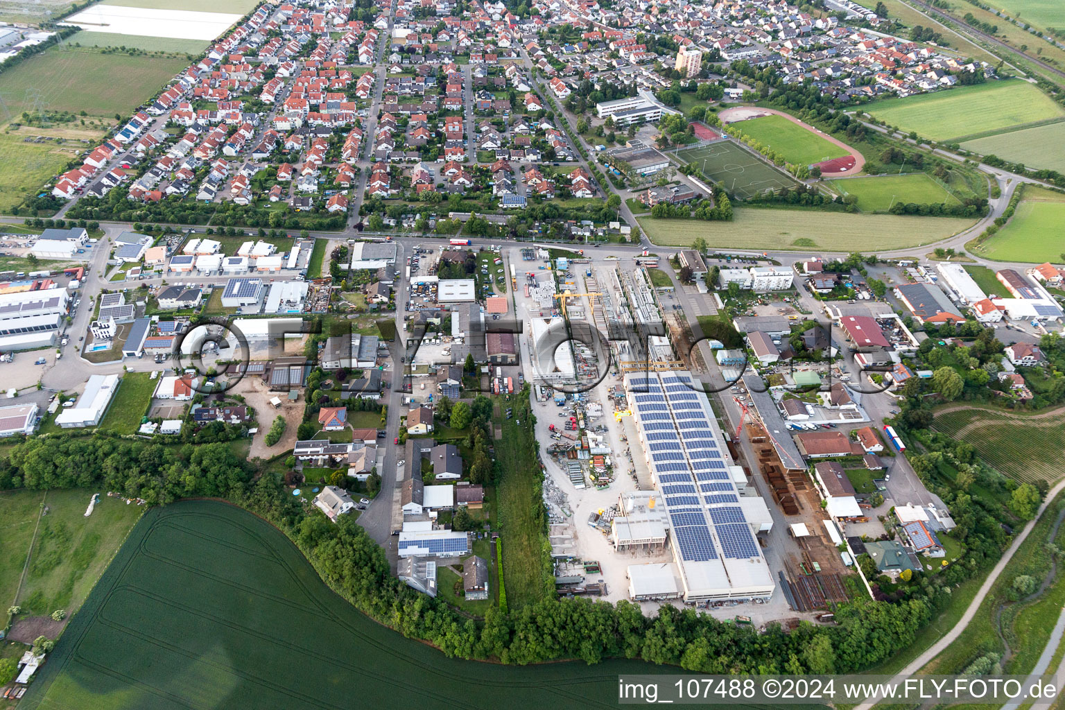 Vue aérienne de Neulußheim dans le département Bade-Wurtemberg, Allemagne