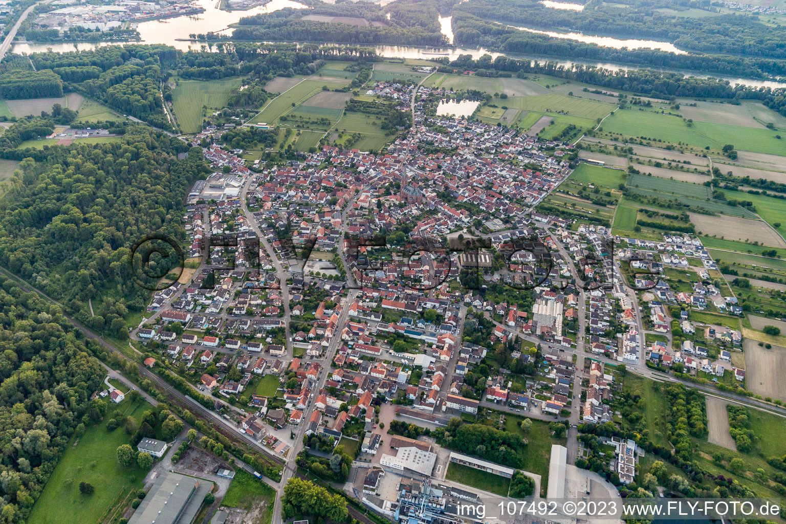 Quartier Rheinsheim in Philippsburg dans le département Bade-Wurtemberg, Allemagne depuis l'avion