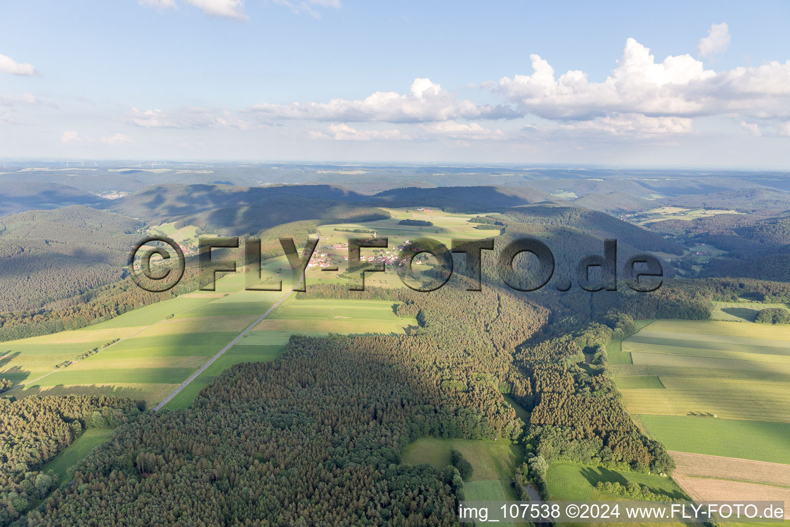 Vue aérienne de Quartier Boxbrunn im Odenwald in Amorbach dans le département Bavière, Allemagne