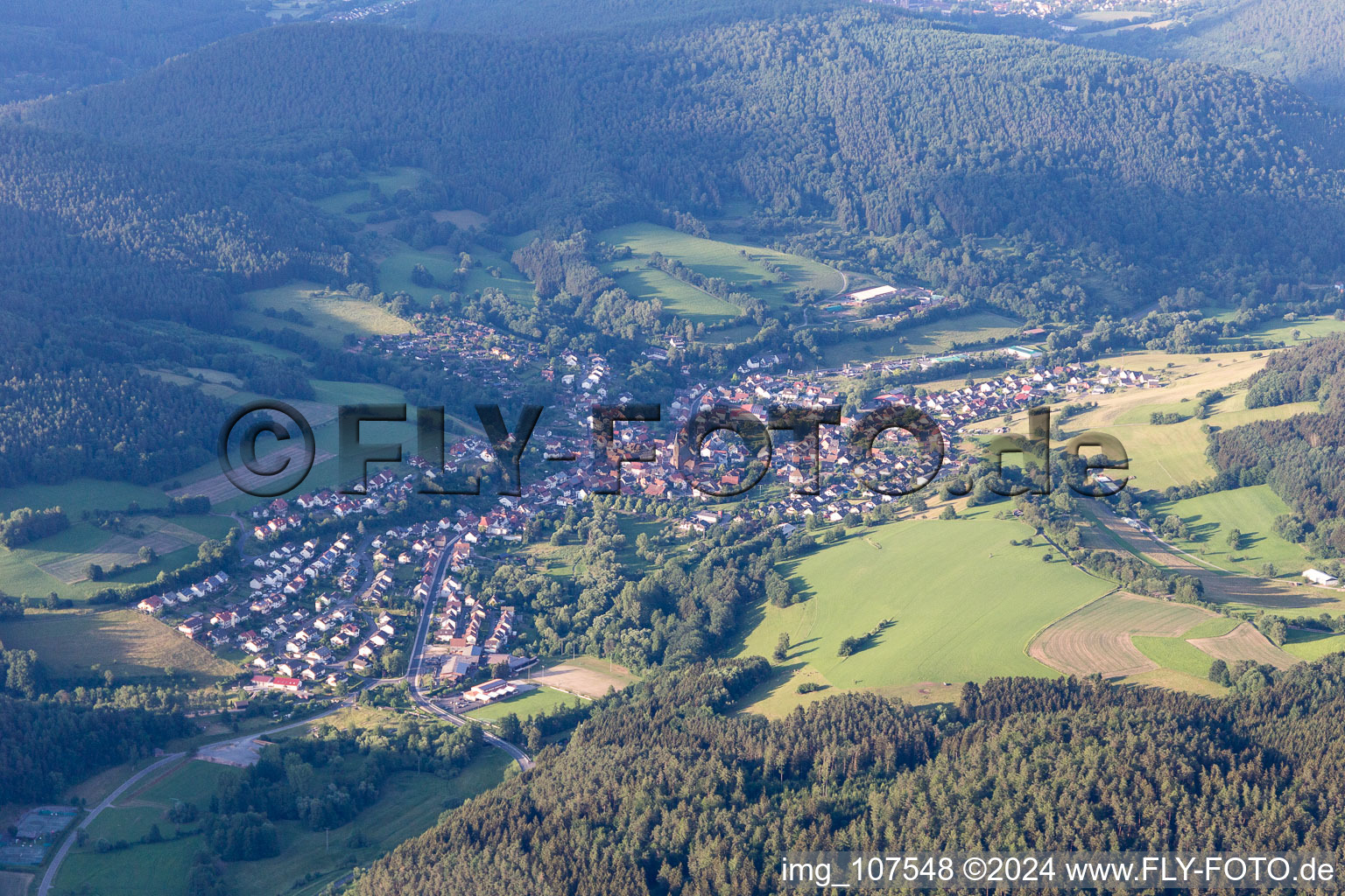 Vue aérienne de Kirchzell dans le département Bavière, Allemagne