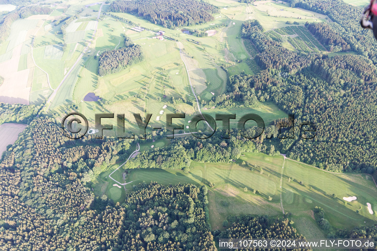 Vue aérienne de Terrain de golf à Mudau dans le département Bade-Wurtemberg, Allemagne