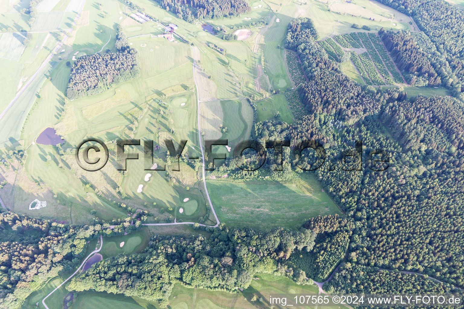 Vue aérienne de Terrain de golf à Mudau dans le département Bade-Wurtemberg, Allemagne