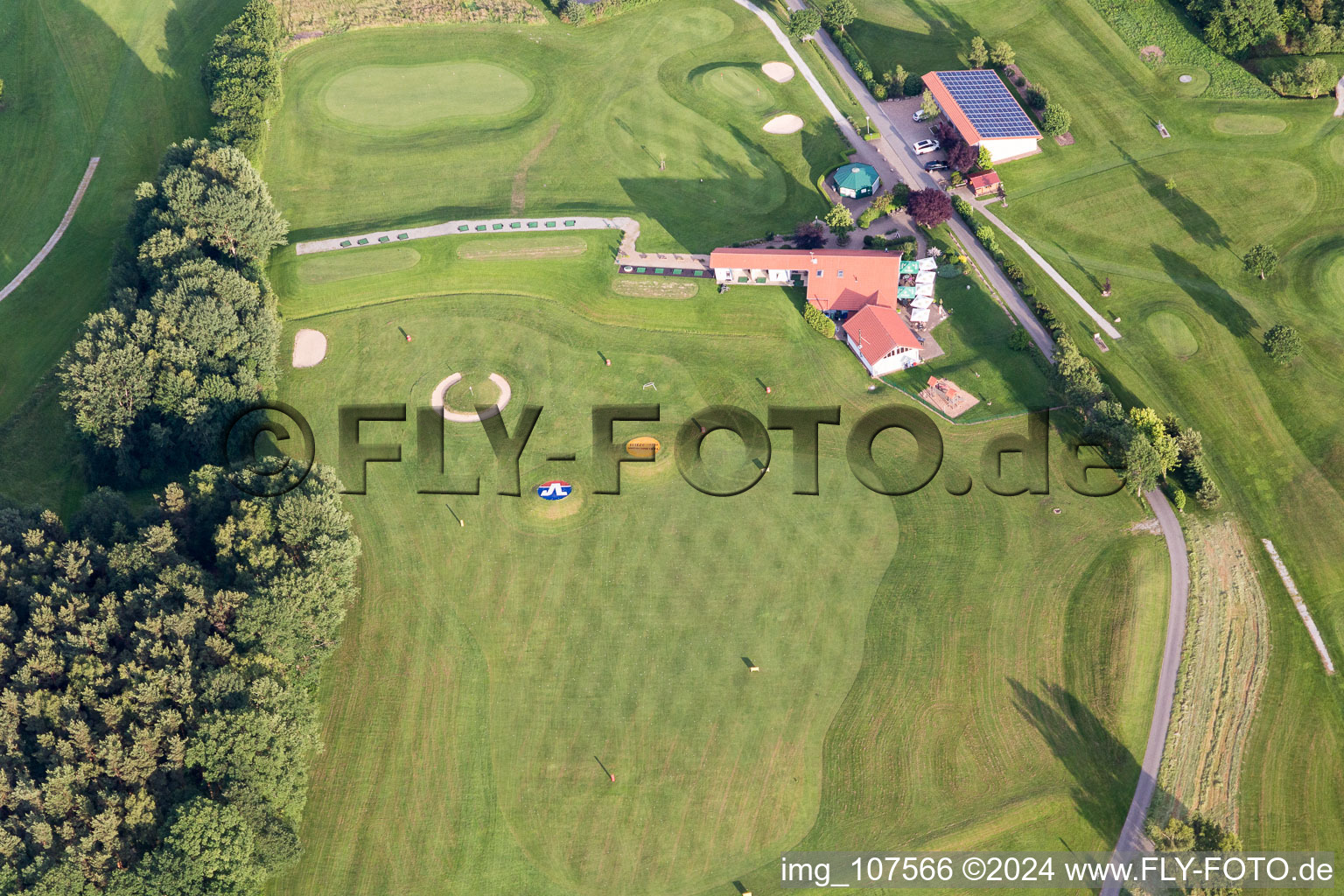 Vue aérienne de Club de golf de Muda à Mudau dans le département Bade-Wurtemberg, Allemagne