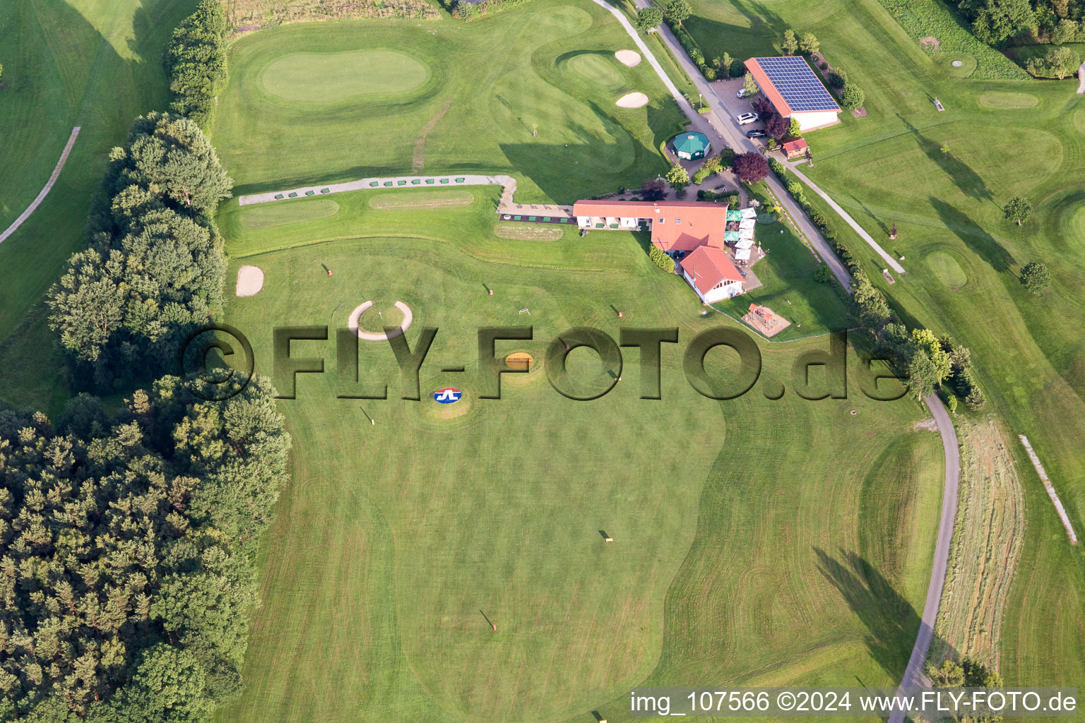 Vue aérienne de Club de golf Mudau eV à le quartier Untermudau in Mudau dans le département Bade-Wurtemberg, Allemagne