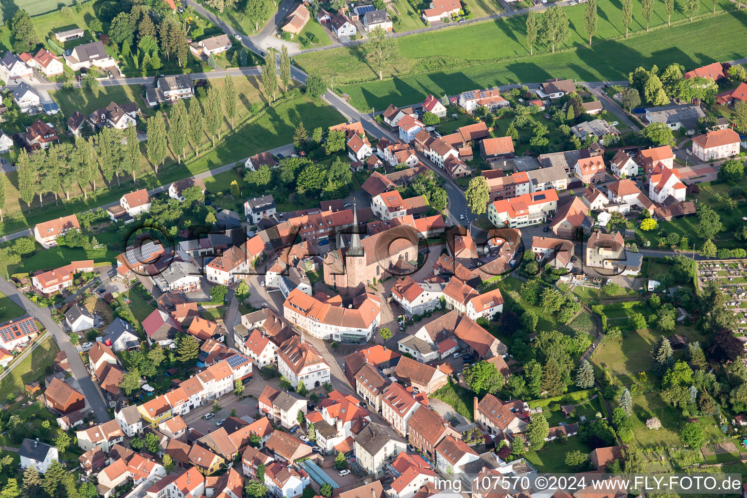 Photographie aérienne de Vue sur la commune en bordure de champs agricoles et de zones agricoles à le quartier Untermudau in Mudau dans le département Bade-Wurtemberg, Allemagne