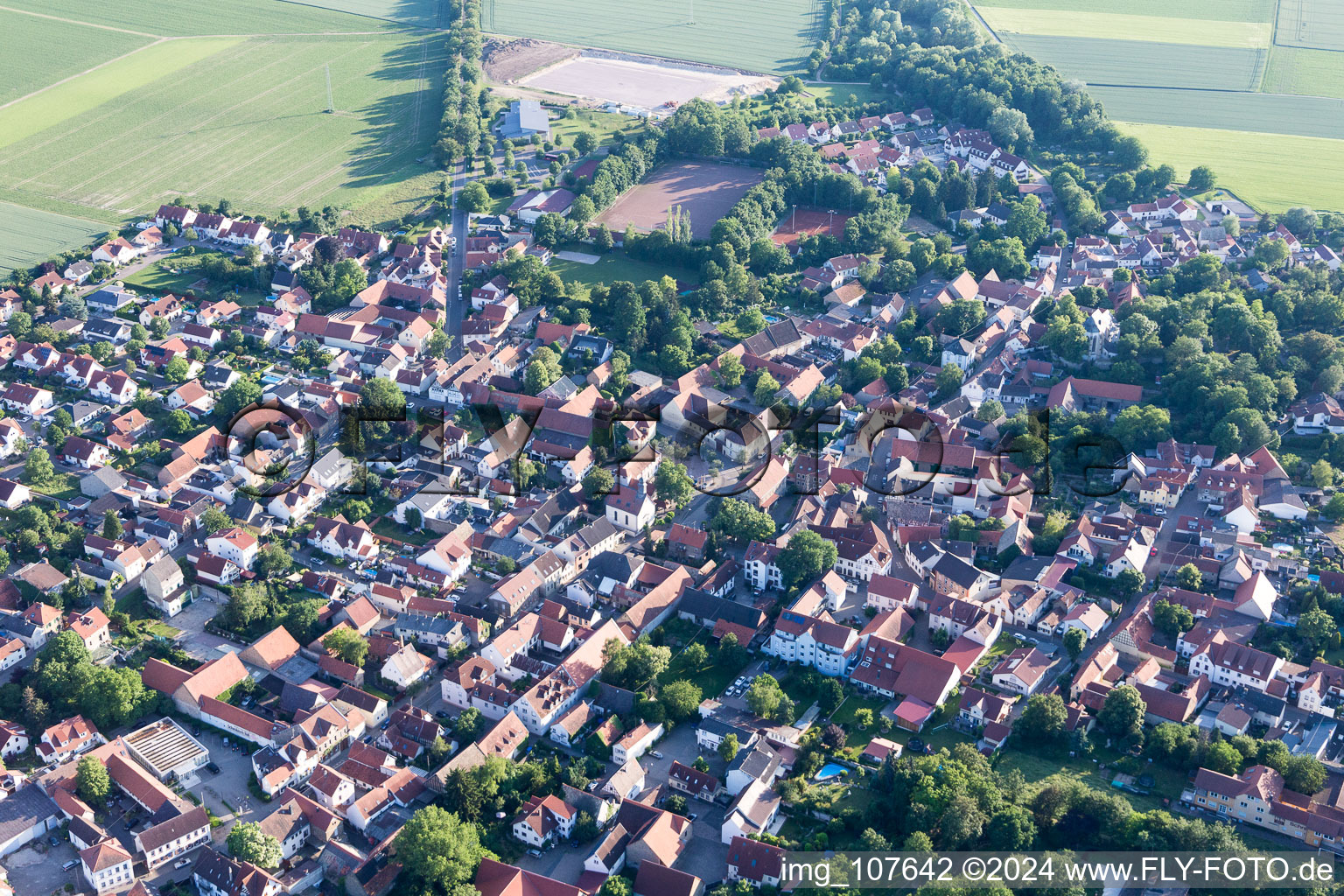 Undenheim dans le département Rhénanie-Palatinat, Allemagne vue du ciel