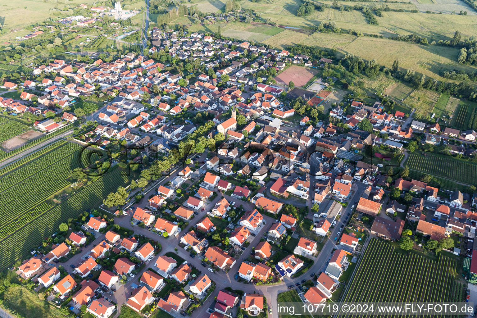 Vue oblique de Erpolzheim dans le département Rhénanie-Palatinat, Allemagne