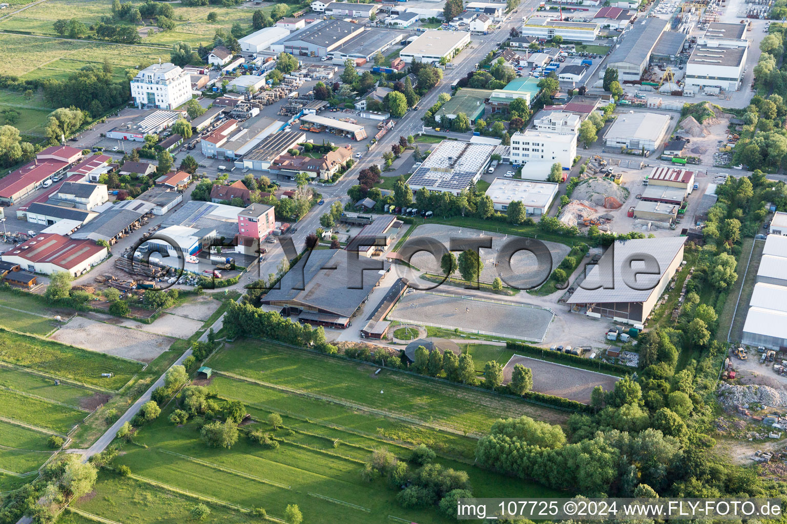 Vue aérienne de Club équestre à Bad Dürkheim dans le département Rhénanie-Palatinat, Allemagne