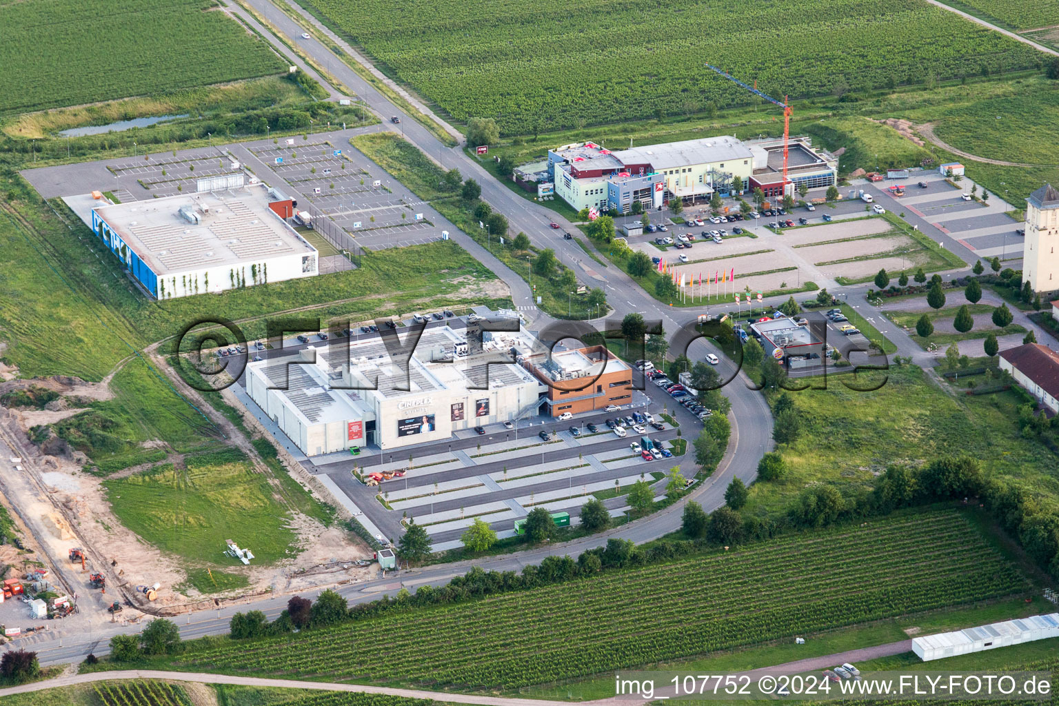 Vue aérienne de Salle de remise en forme du Pfitzenmeier Premium Plus Resort à Neustadt an der Weinstraße dans le département Rhénanie-Palatinat, Allemagne