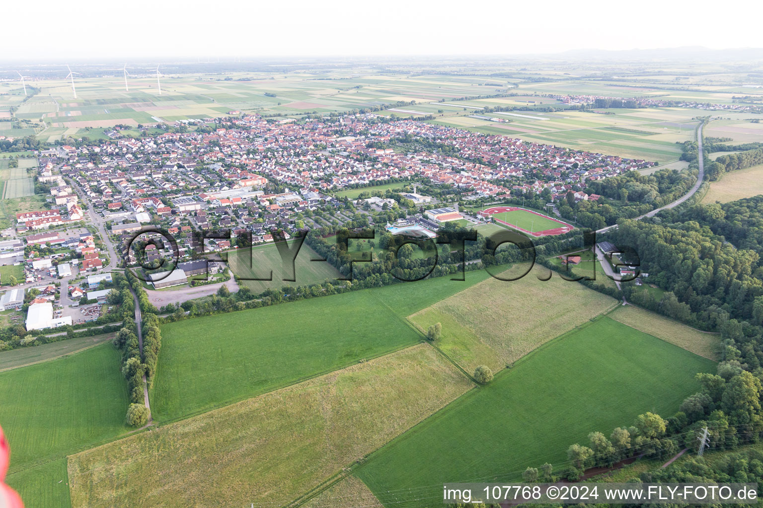 Vue oblique de Offenbach an der Queich dans le département Rhénanie-Palatinat, Allemagne