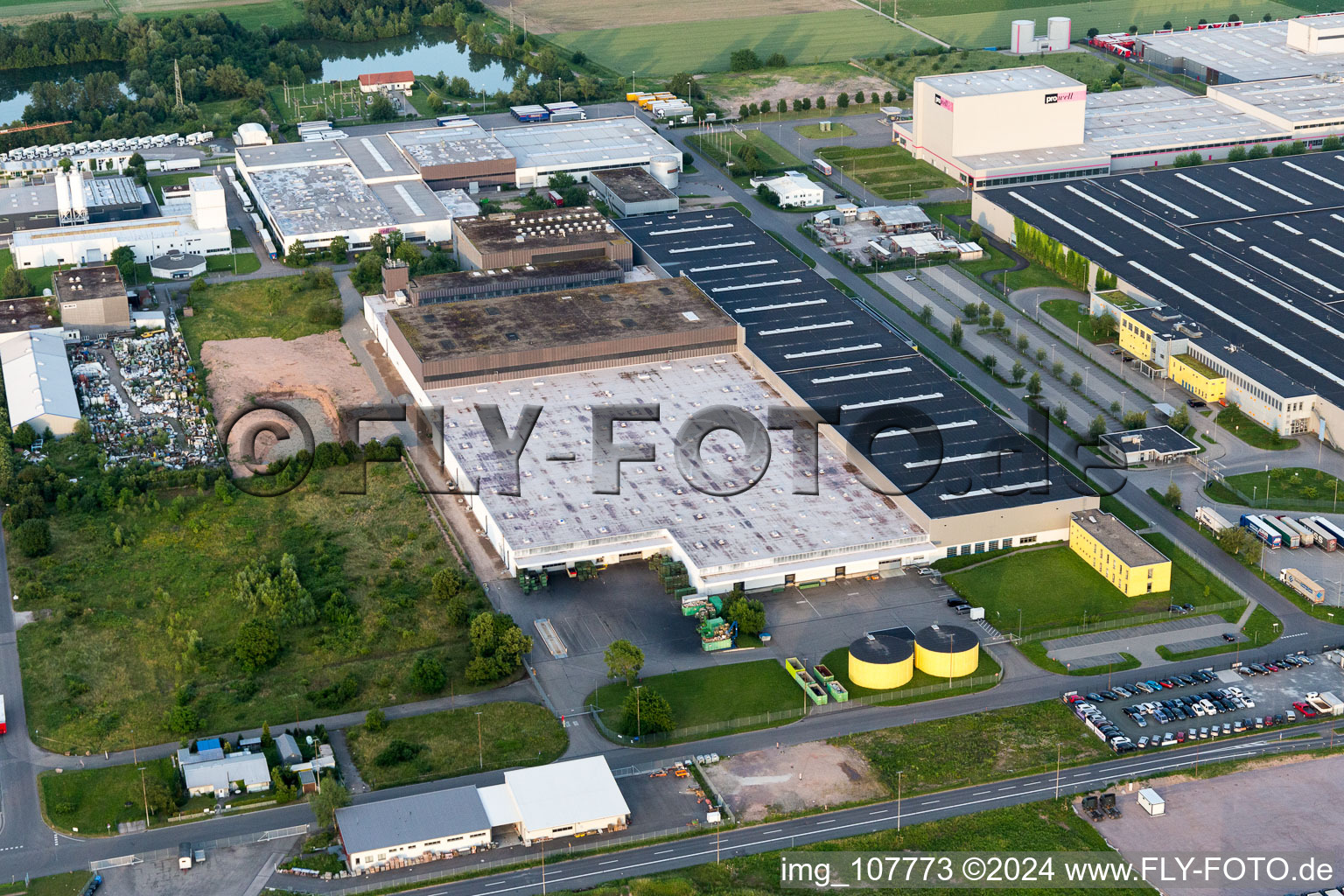 Vue aérienne de Zone industrielle InterPark à le quartier Offenbach in Offenbach an der Queich dans le département Rhénanie-Palatinat, Allemagne