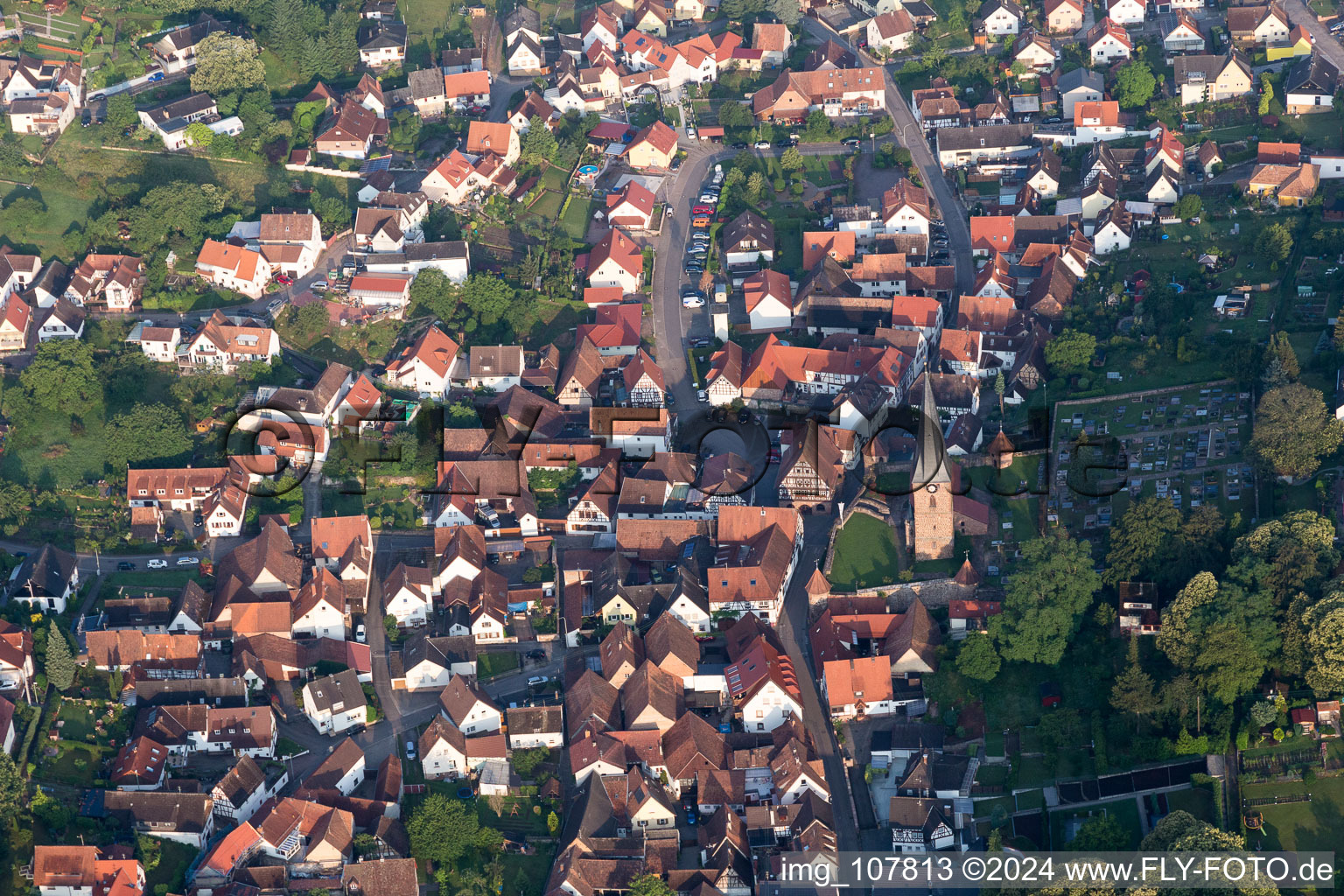 Dörrenbach dans le département Rhénanie-Palatinat, Allemagne du point de vue du drone