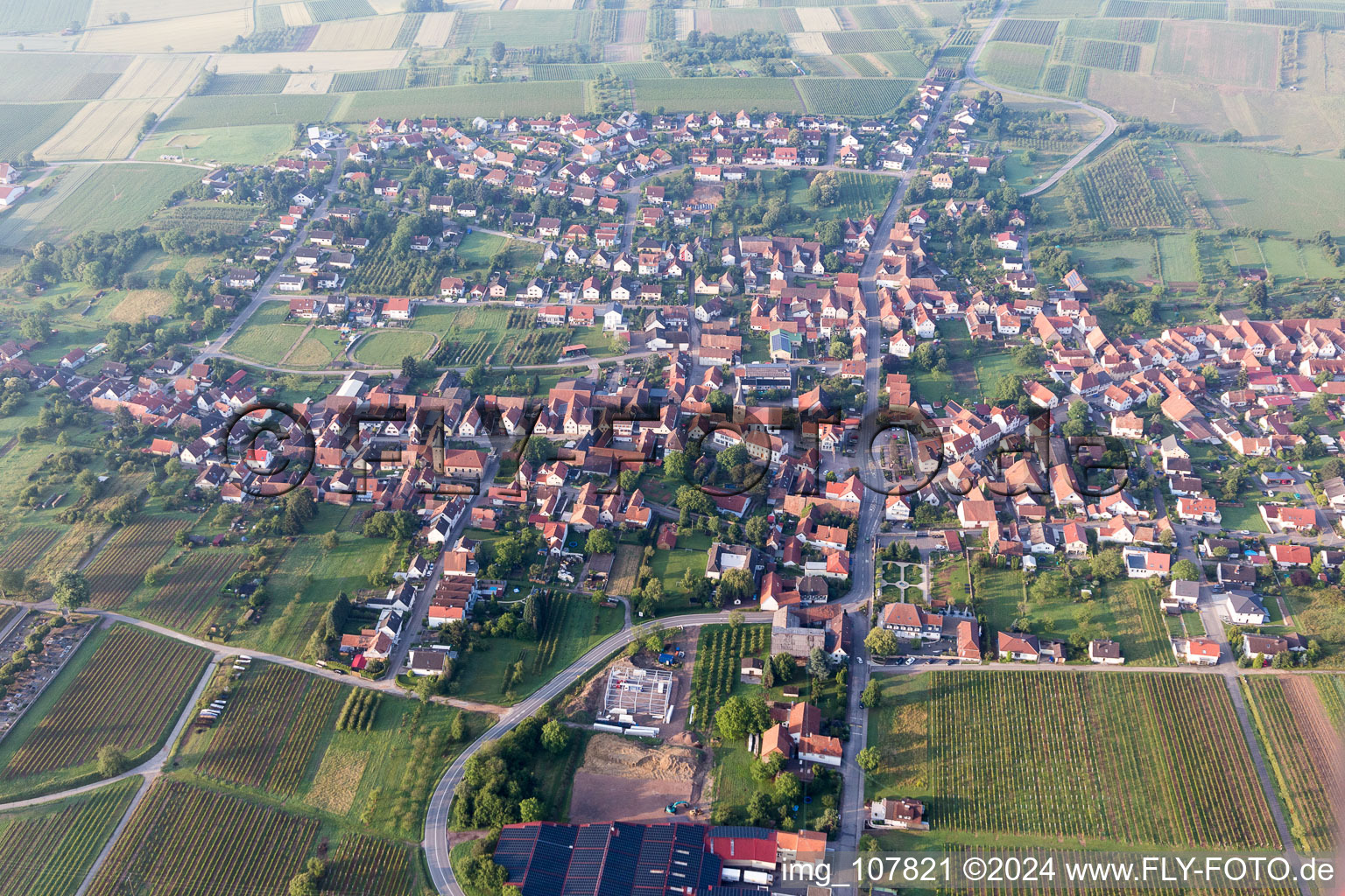 Oberotterbach dans le département Rhénanie-Palatinat, Allemagne d'un drone