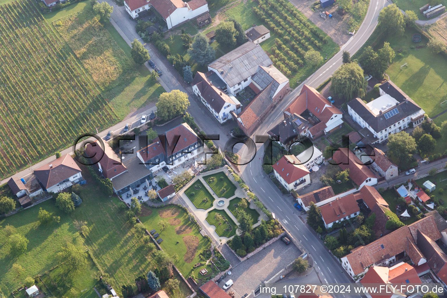 Vue oblique de Oberotterbach dans le département Rhénanie-Palatinat, Allemagne