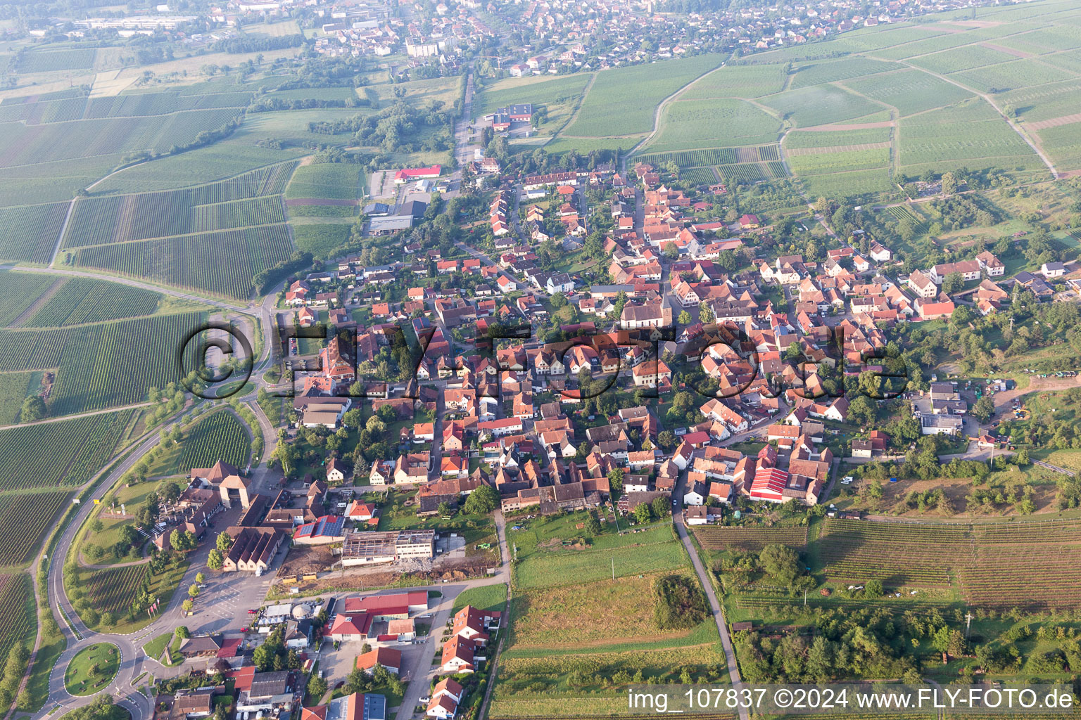 Quartier Rechtenbach in Schweigen-Rechtenbach dans le département Rhénanie-Palatinat, Allemagne vu d'un drone