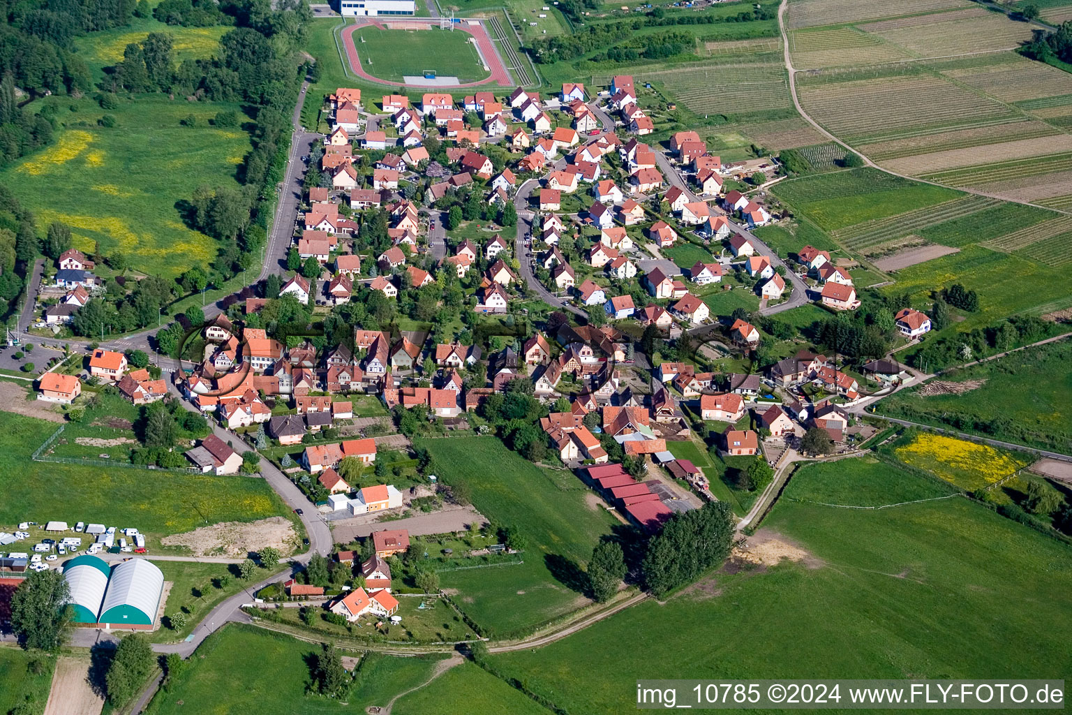 Vue aérienne de Quartier Altenstadt in Wissembourg dans le département Bas Rhin, France