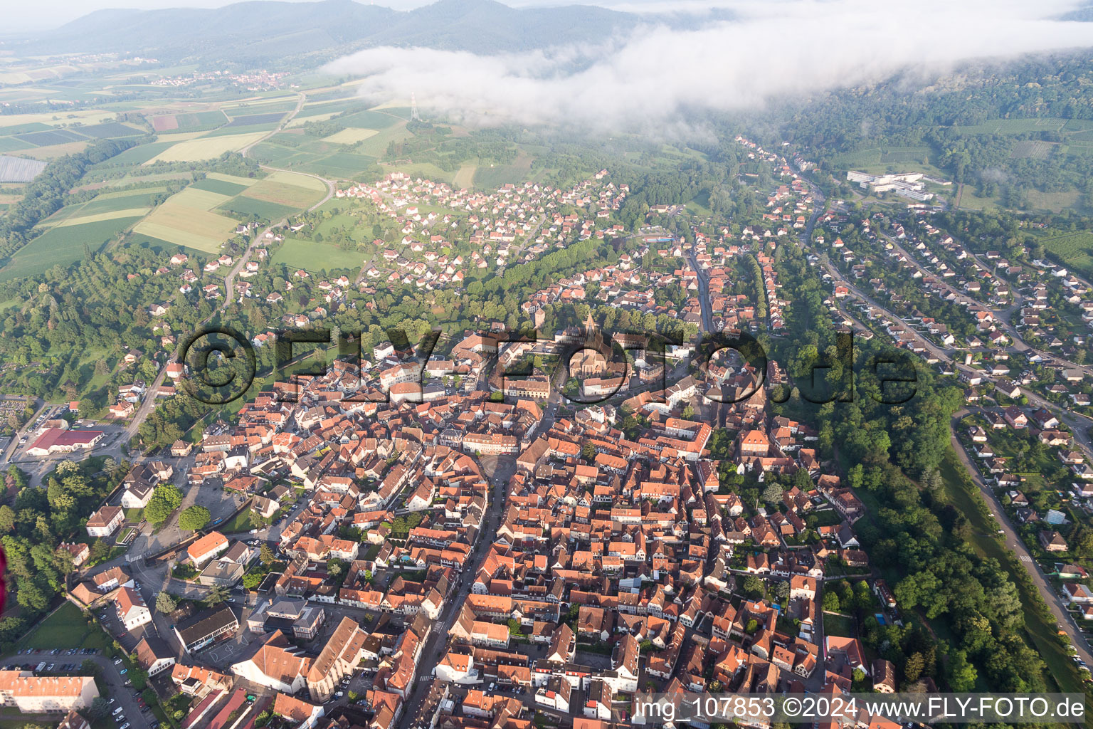 Wissembourg dans le département Bas Rhin, France depuis l'avion