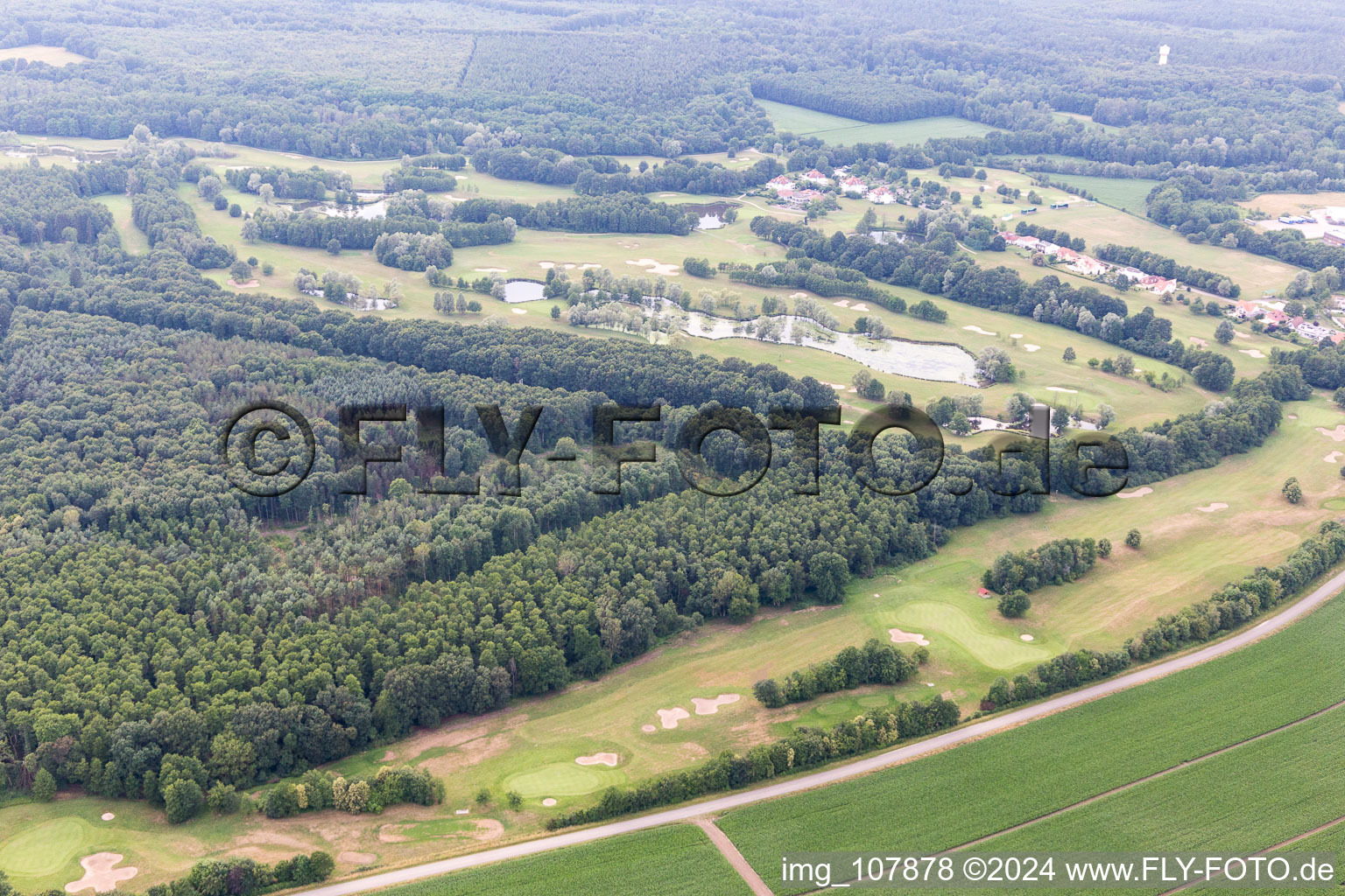 Vue aérienne de Club de golf à Soufflenheim dans le département Bas Rhin, France