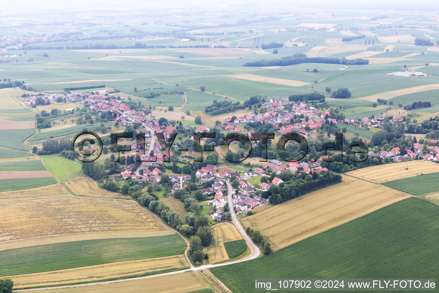 Vue aérienne de Eberbach-Seltz dans le département Bas Rhin, France