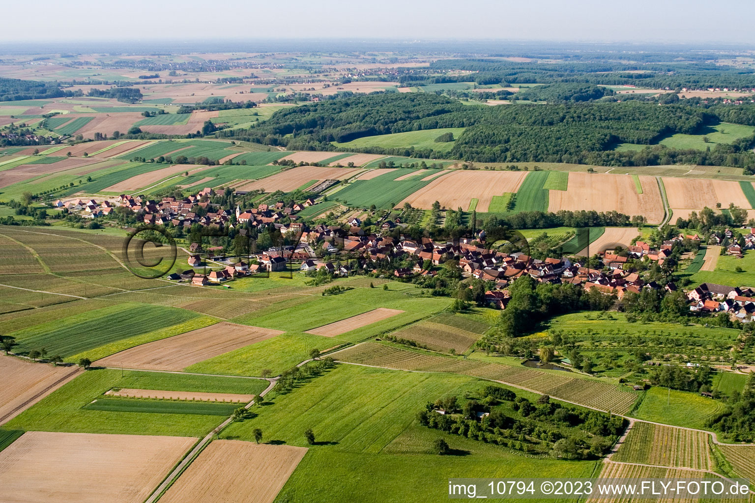 Enregistrement par drone de Cleebourg dans le département Bas Rhin, France