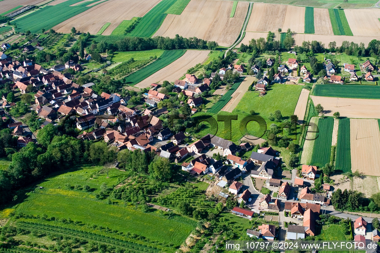 Cleebourg dans le département Bas Rhin, France du point de vue du drone