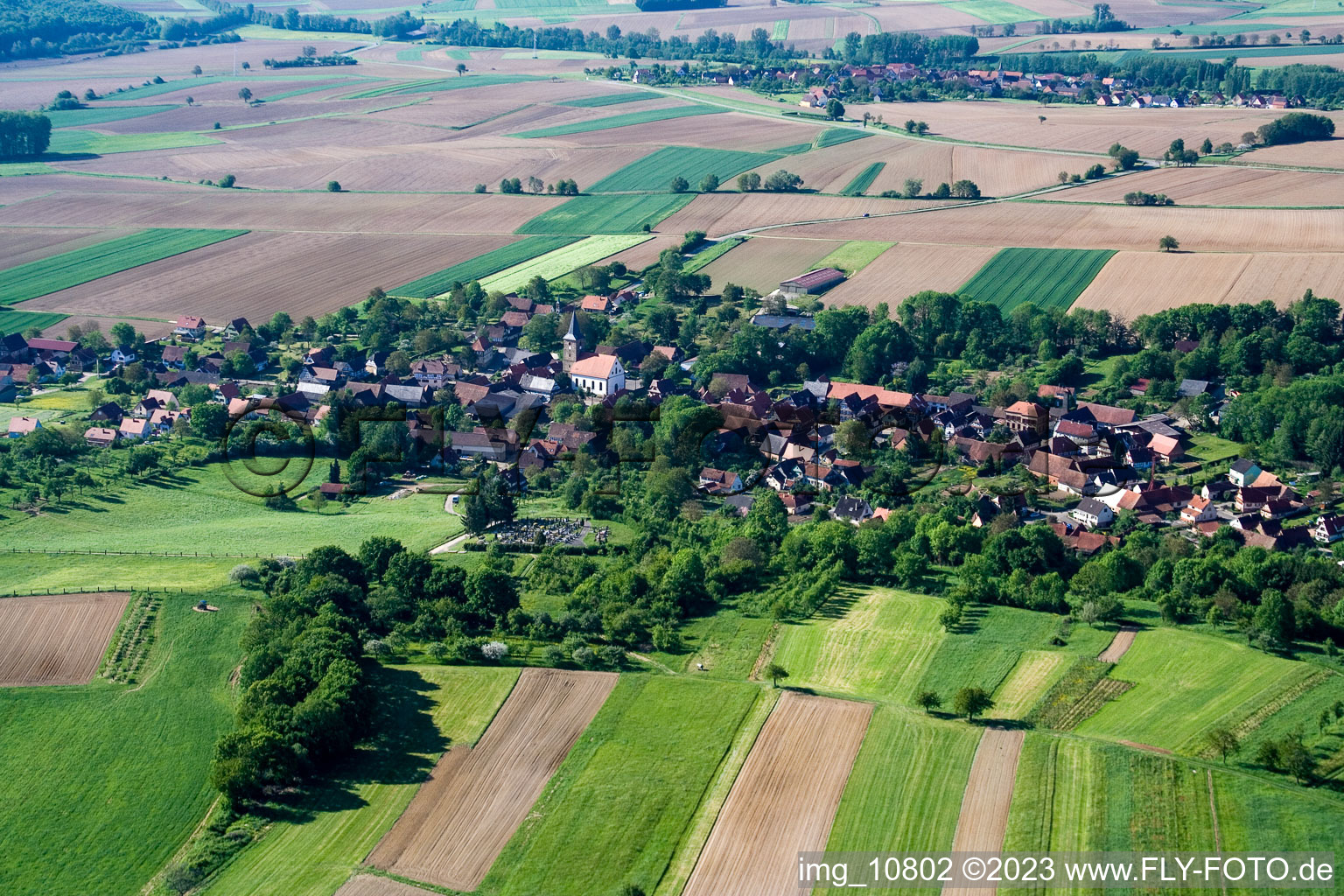 Drachenbronn-Birlenbach dans le département Bas Rhin, France vu d'un drone