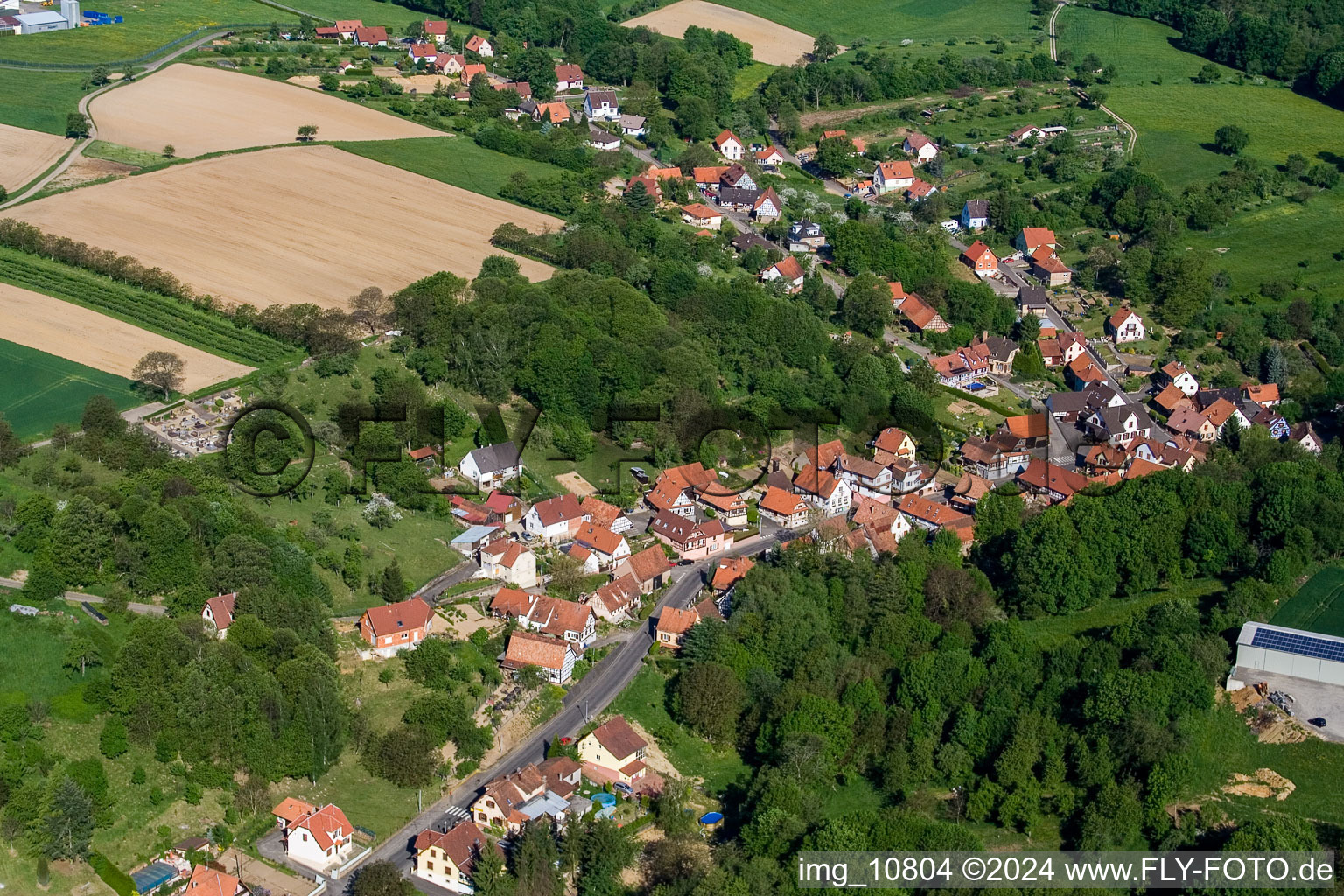 Vue aérienne de Birlenbach à Drachenbronn-Birlenbach dans le département Bas Rhin, France