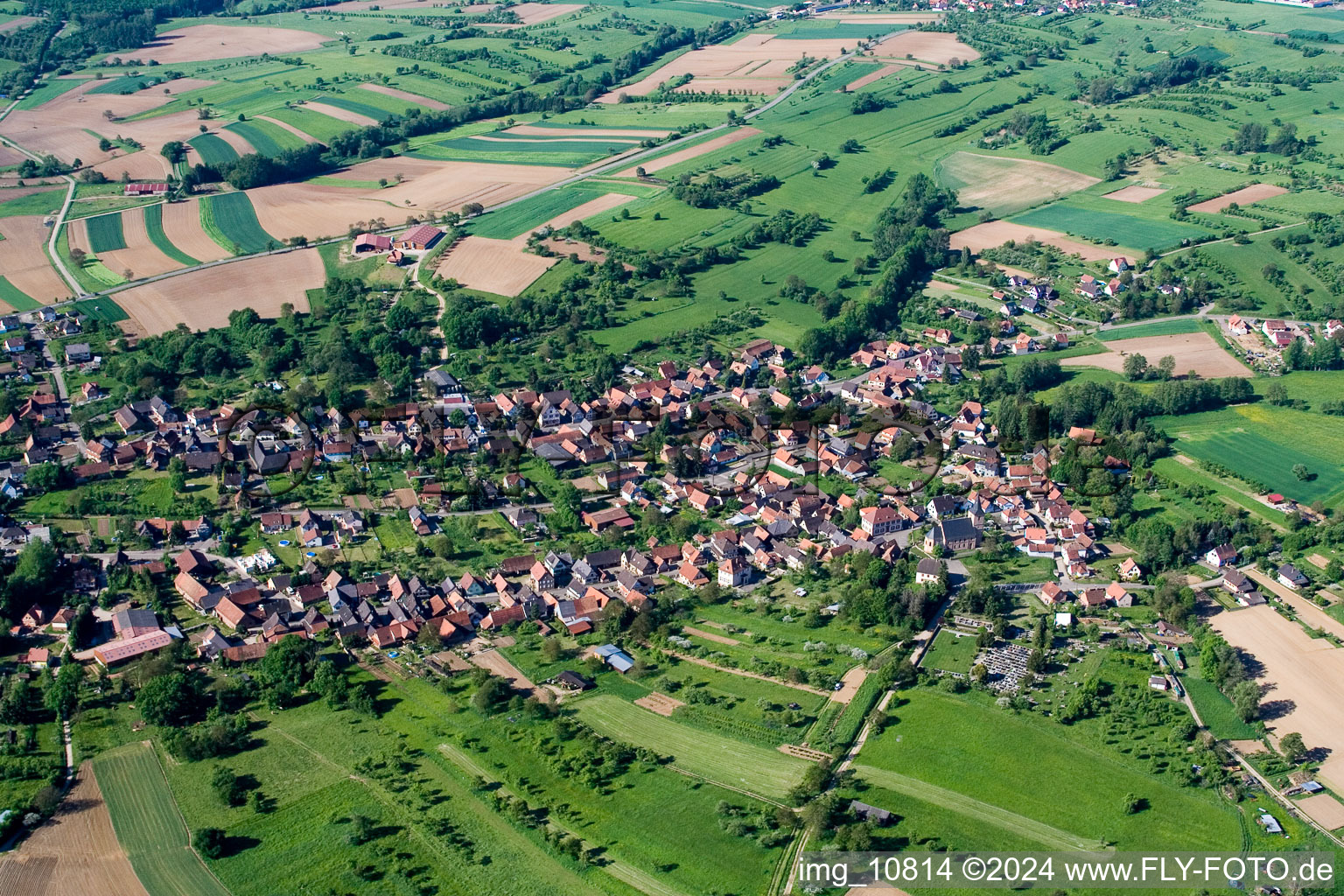 Vue aérienne de Preuschdorf dans le département Bas Rhin, France