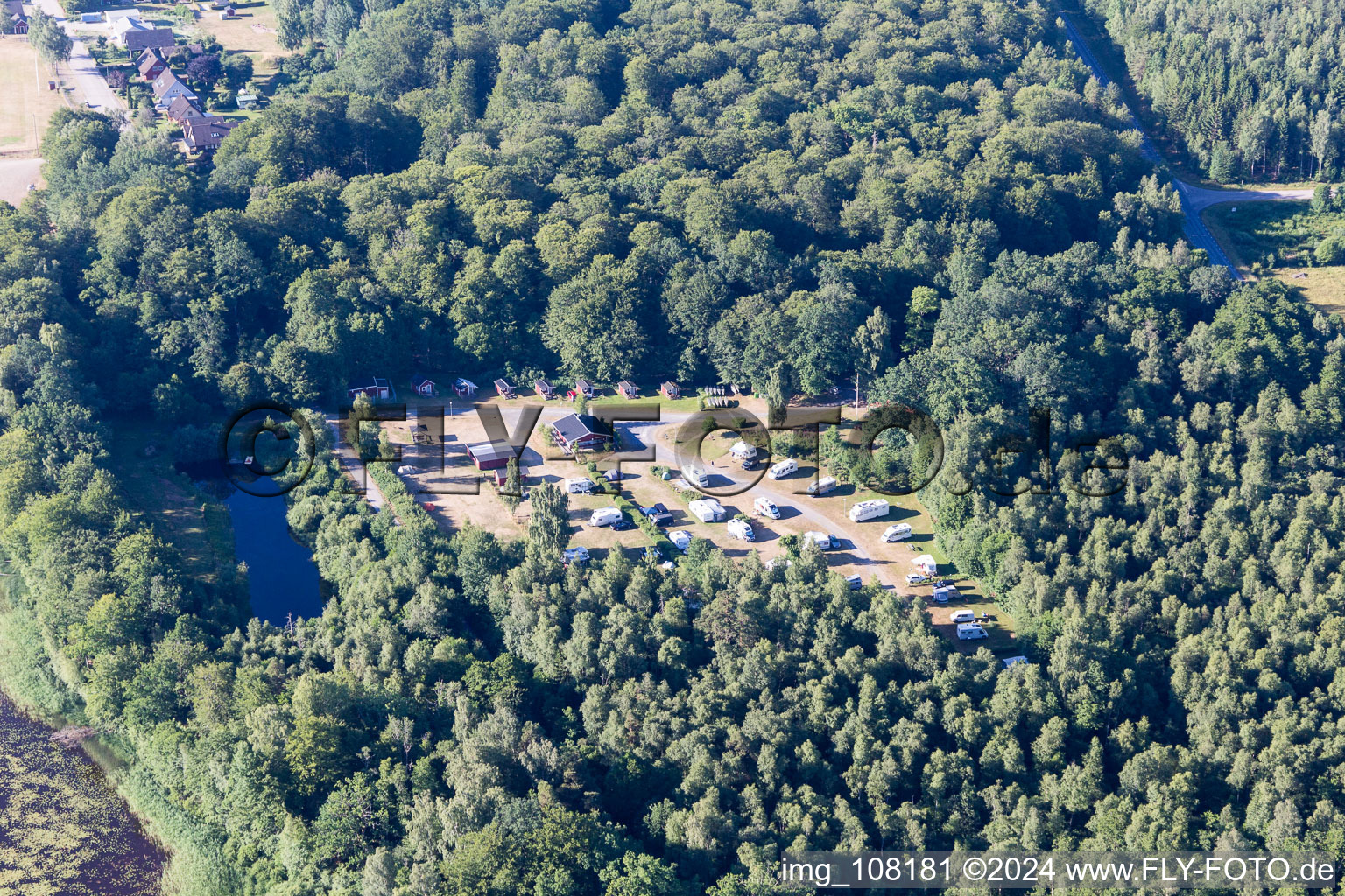 Torne dans le département Kronoberg, Suède depuis l'avion