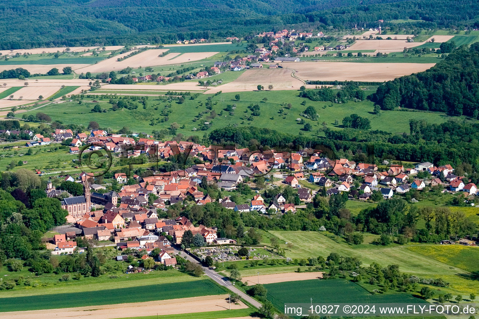 Frœschwiller dans le département Bas Rhin, France d'en haut