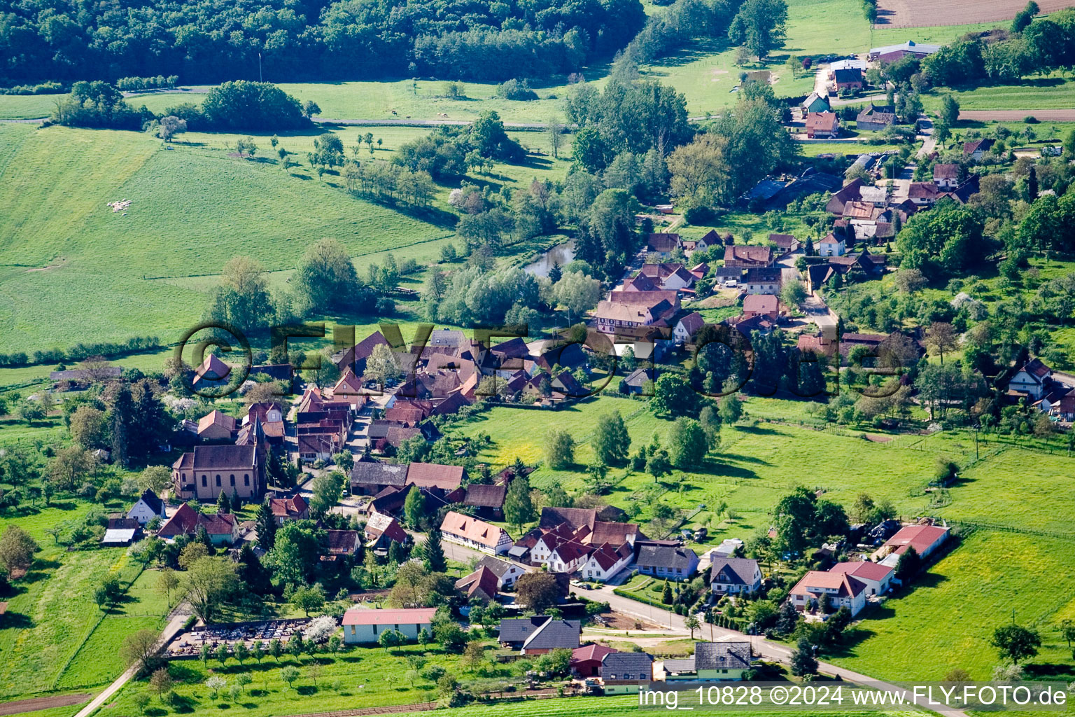 Vue aérienne de Eberbach-près-Wœrth à Gundershoffen dans le département Bas Rhin, France