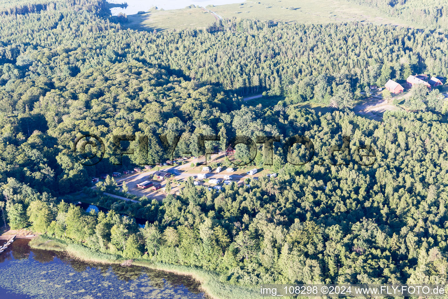 Vue oblique de Torne dans le département Kronoberg, Suède