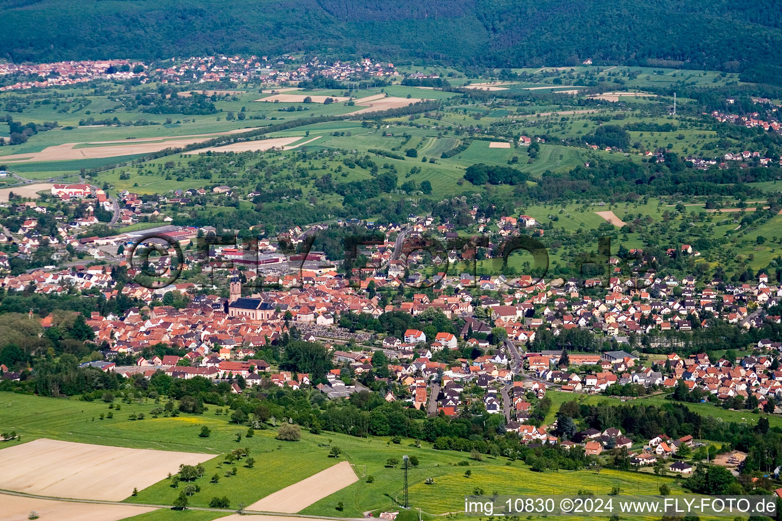 Reichshoffen dans le département Bas Rhin, France vu d'un drone