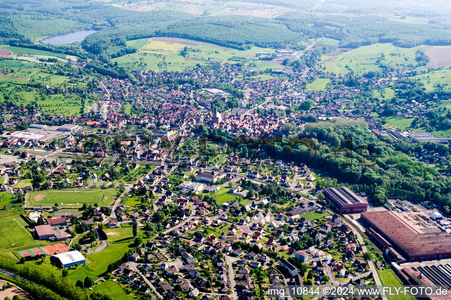 Reichshoffen dans le département Bas Rhin, France depuis l'avion