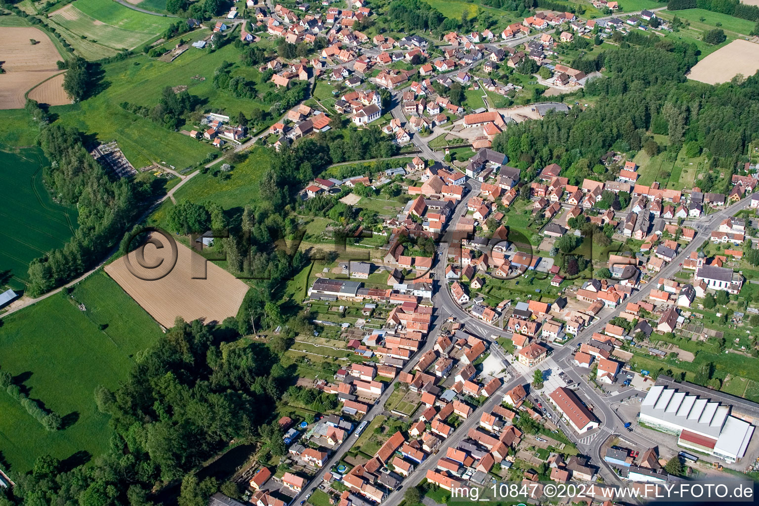 Gumbrechtshoffen dans le département Bas Rhin, France vu d'un drone