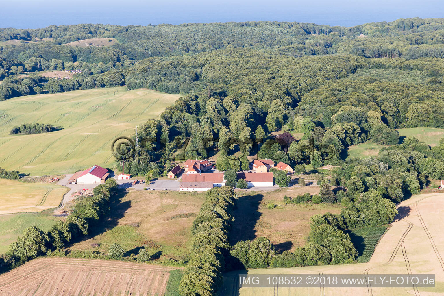 Photographie aérienne de Klintholm Mon (DK), Dieux de Klintholm à Borre dans le département Sjaelland, Danemark