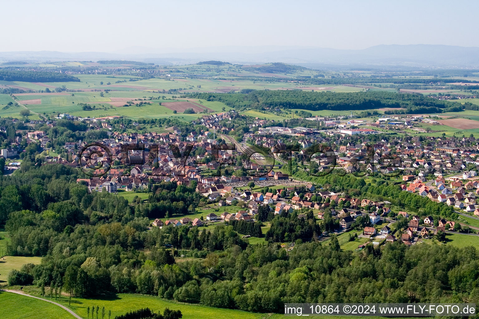 Vue aérienne de Ingwiller dans le département Bas Rhin, France